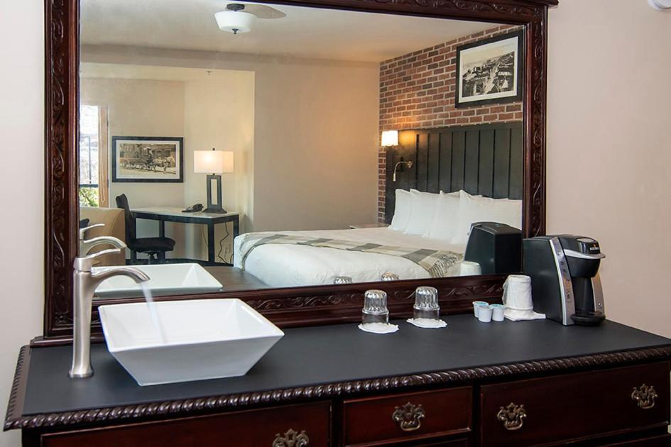Water Street Inn Стиллуотер Экстерьер фото